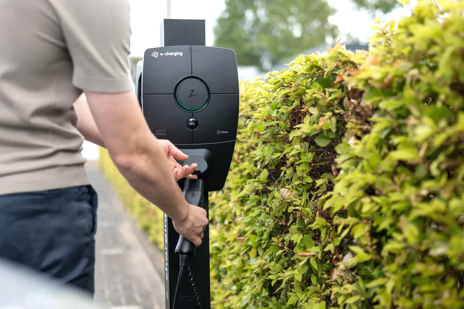 E-Charging laadpaal met Zaptec-lader op een bedrijfsterrein